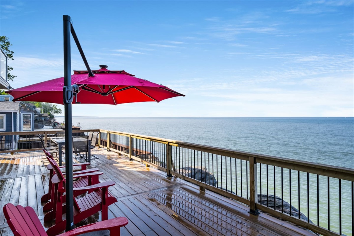 The deck Lakeview
