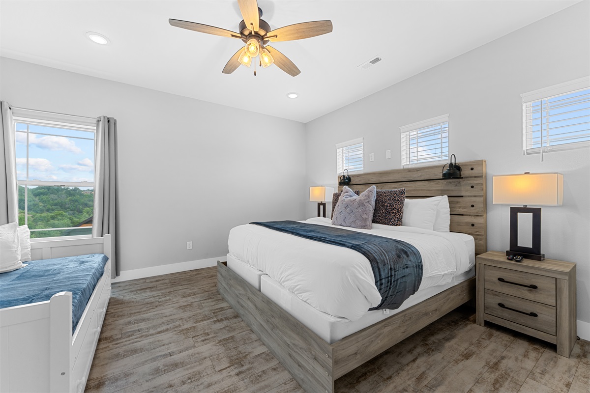 Bedroom 9 (King Suite)