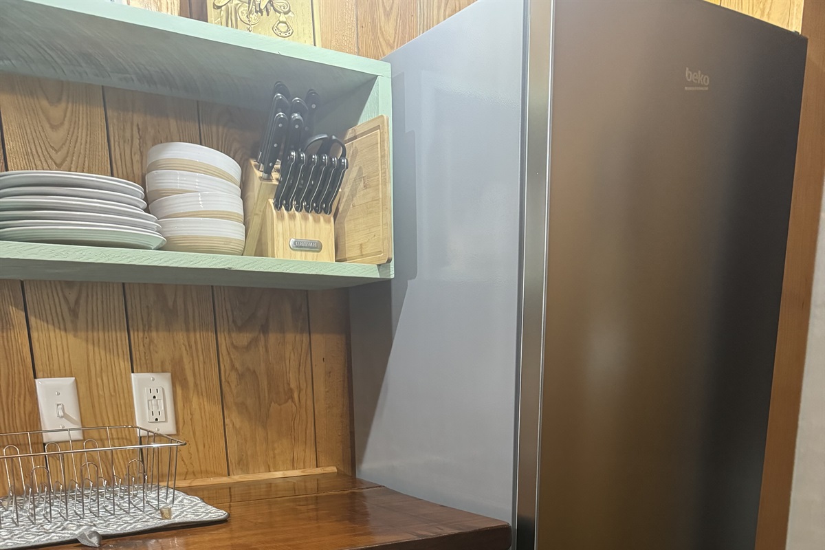 Full sized refrigerator with ice maker!