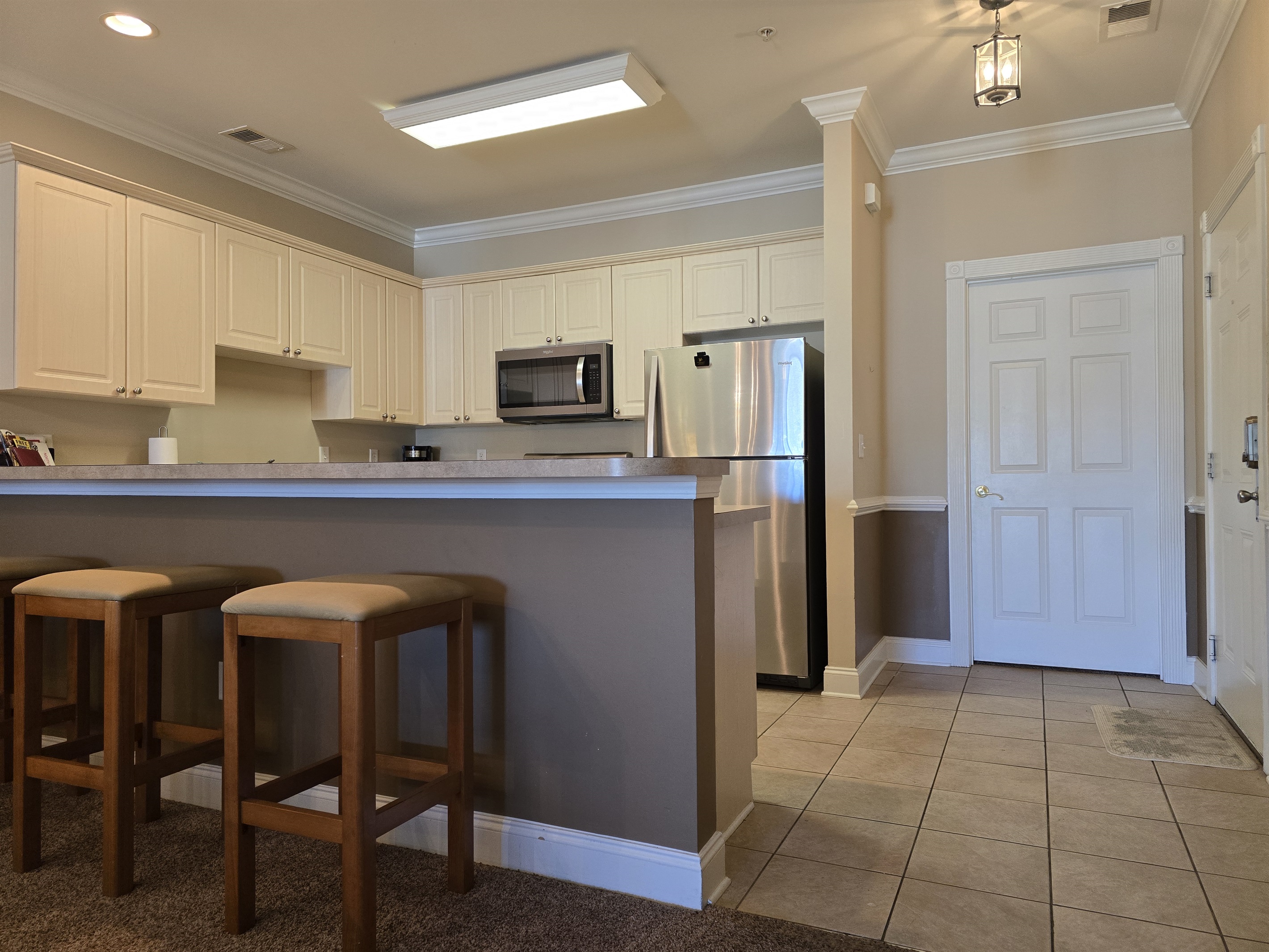 Full Kitchen with Dishwasher, Freezer/Refrigerator, Stove, Microwave, Breakfast Bar.