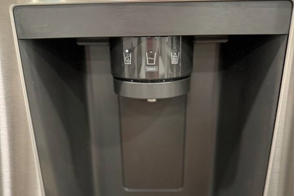 Refrigerator has filtered city water, crushed ice, and cubed ice dispenser at your fingertips.