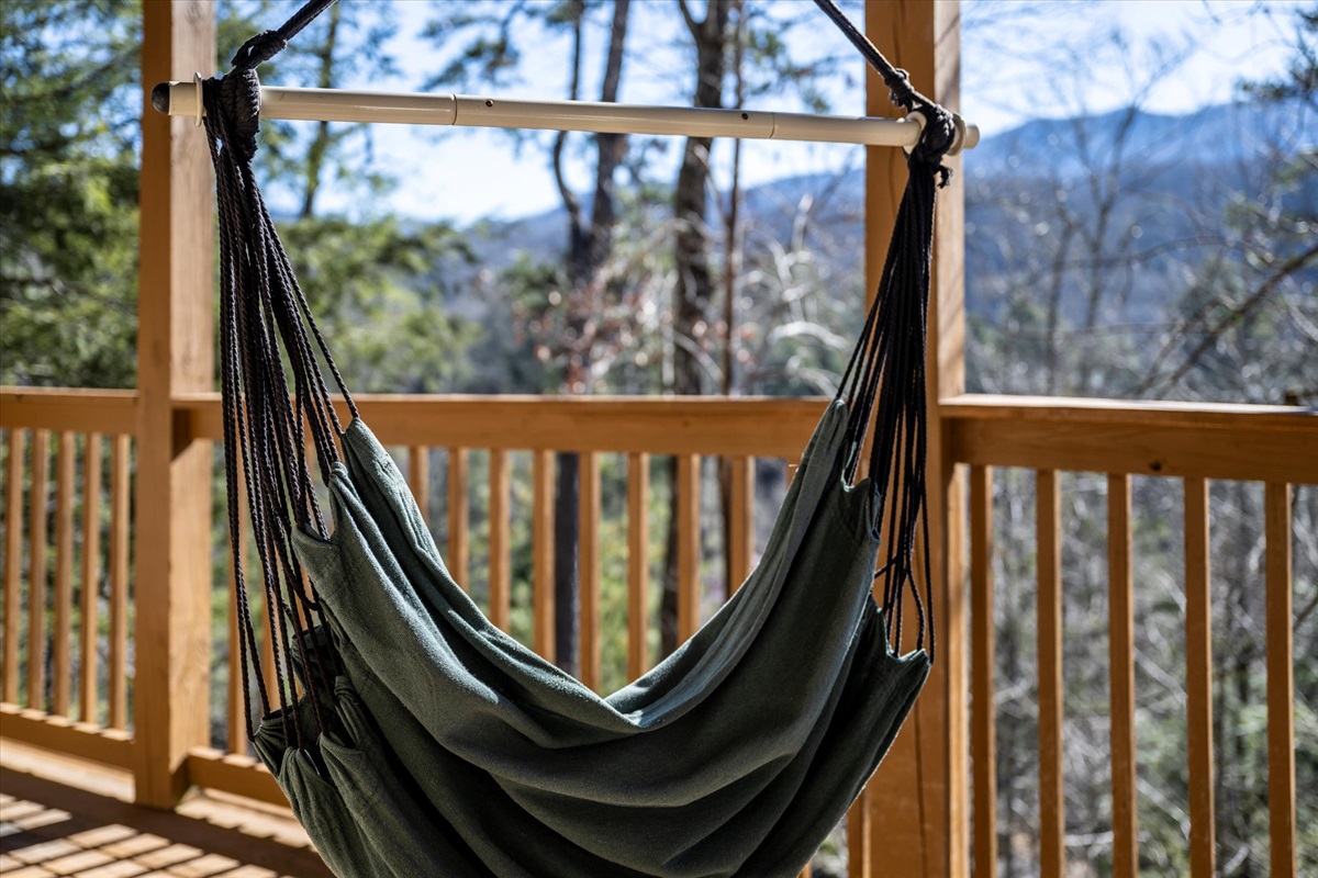 Swing on the hammock and enjoy the mountain vibes.
