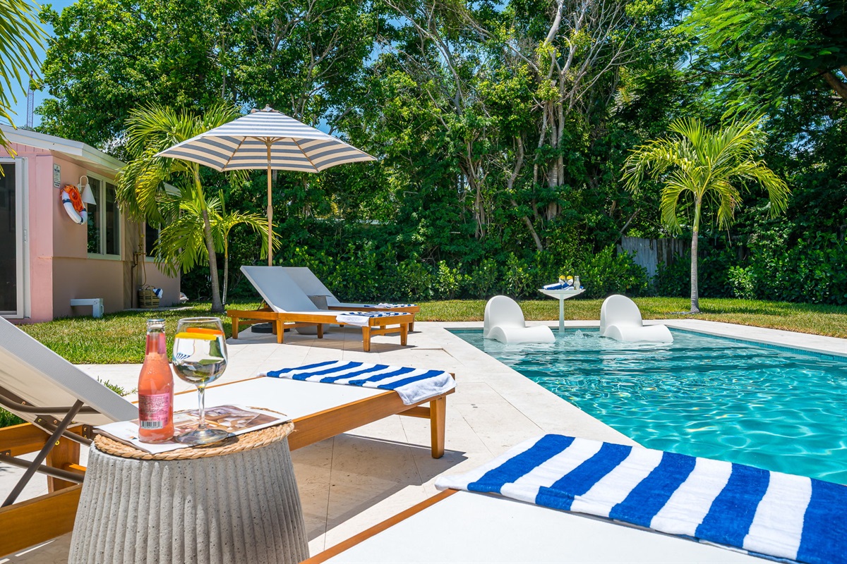 Your private tropical oasis awaits. Lounge poolside, dine al fresco under the palms, and soak up the Palm Beach sun in complete style and seclusion at The Coral Cabana.