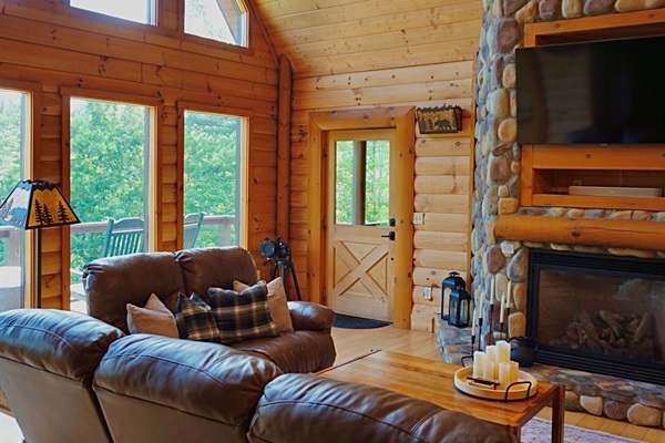 Living Room: Sunlight dances through large windows, highlighting a rustic charm and stunning views!