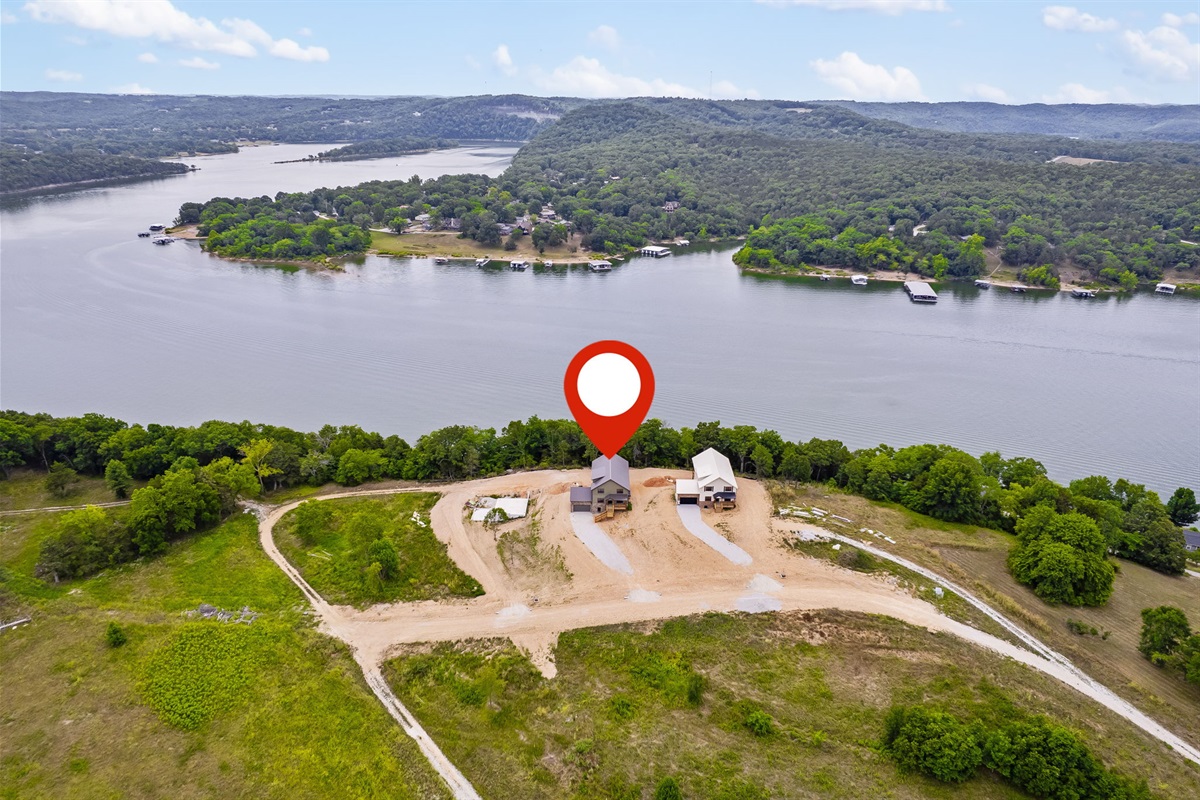 Perfect location to the lake!