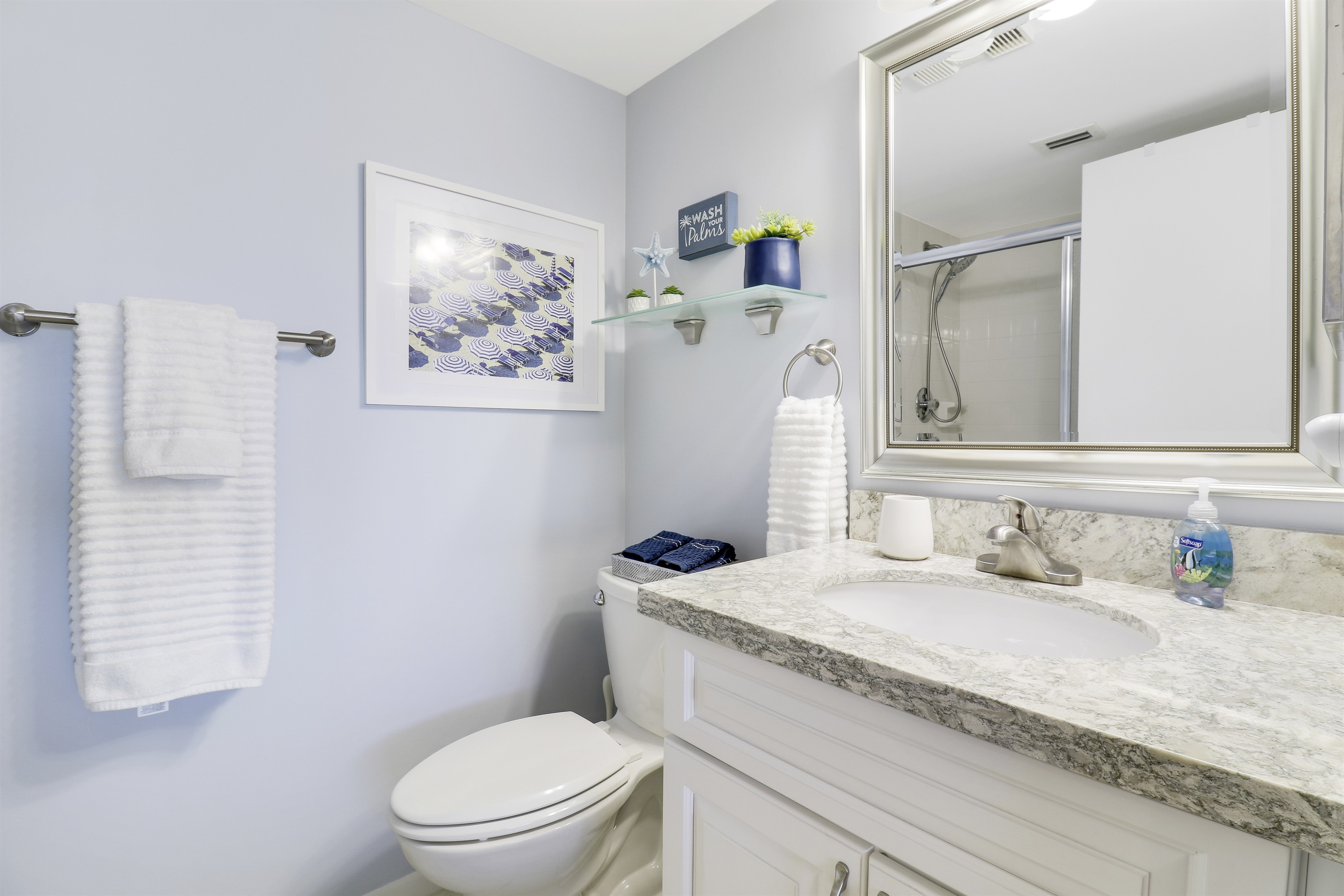 King En-suite with stand up shower