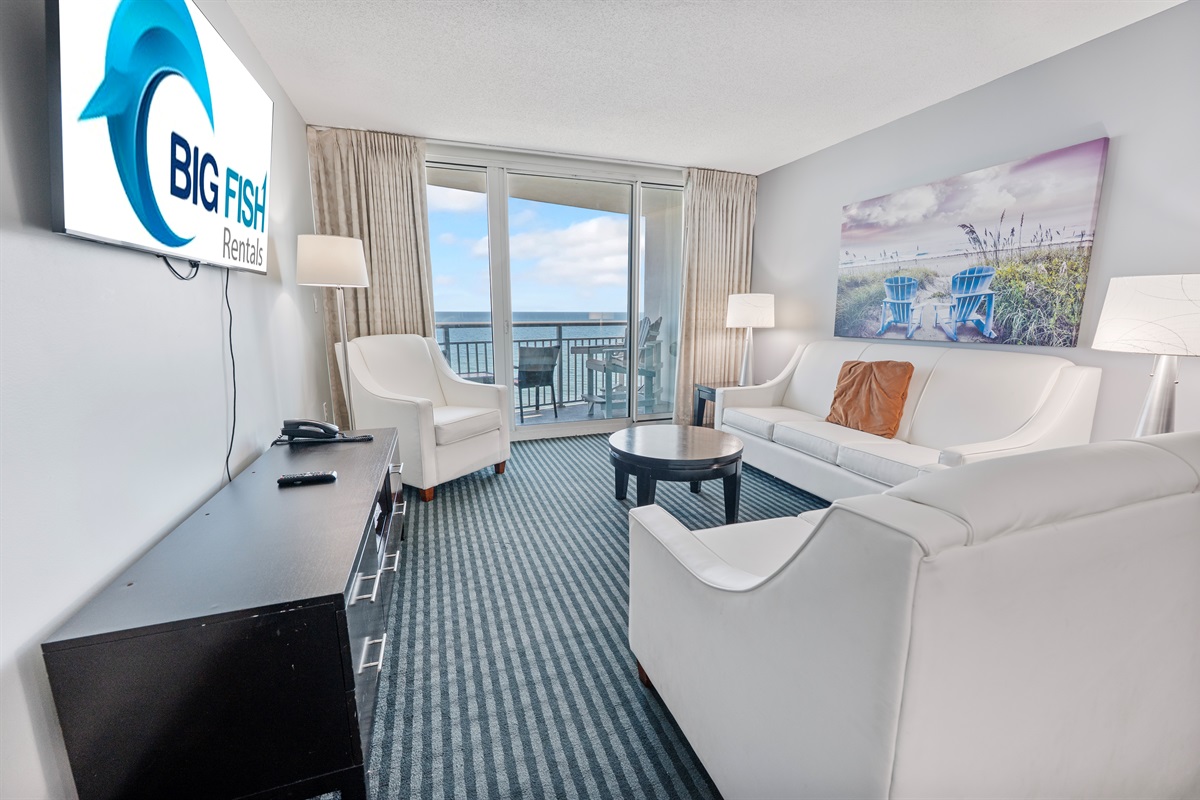 Living Room with Stunning Views🌊☀️