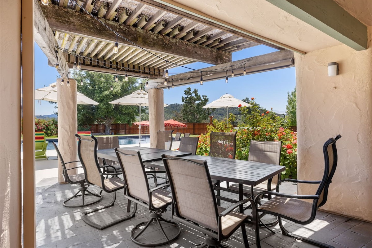 Al fresco dining, tropical style for 12, evenings are best spent outside.  Warm nights, good food, great company.

BBQ, outdoor Cooler, Sonos speakers, just outside kitchen. 