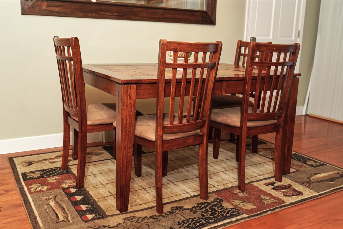 Dining Area - Enjoy a friendly meal.