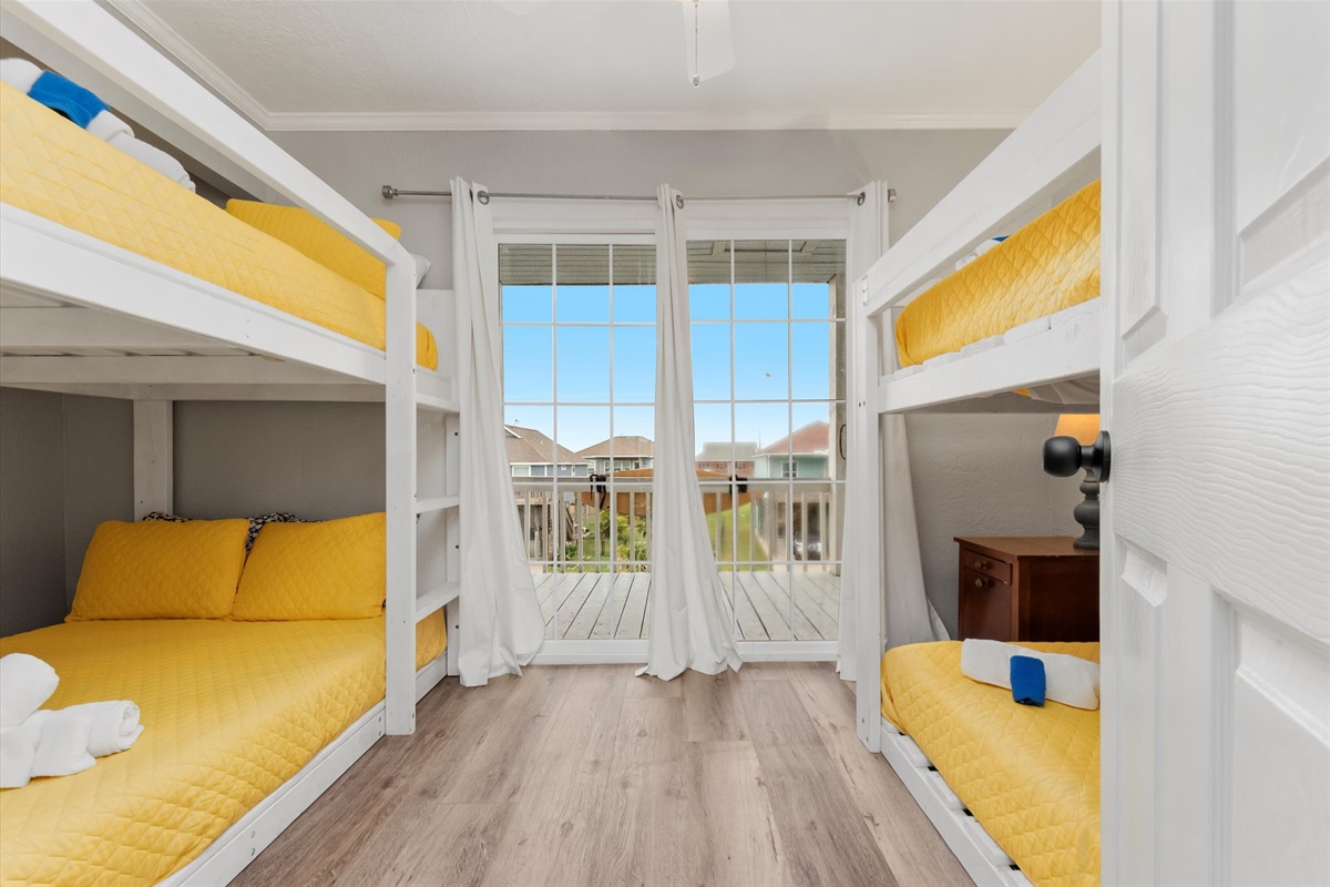 507d8633617a4562851793df3ca063e6 Large | Beachhouse | Texas | TX | Vacation Homes | Galveston | Crystal Beach | Kokomo | Breezy Days | Beachfront Elegance | Sunrise Serenity | Southern Sands Property Management, LLC