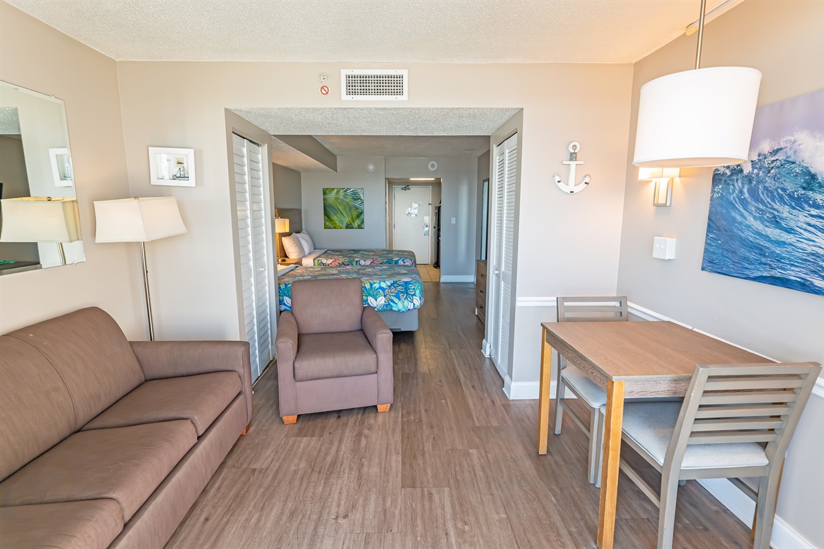 Living Room with Stunning Views🌊☀️