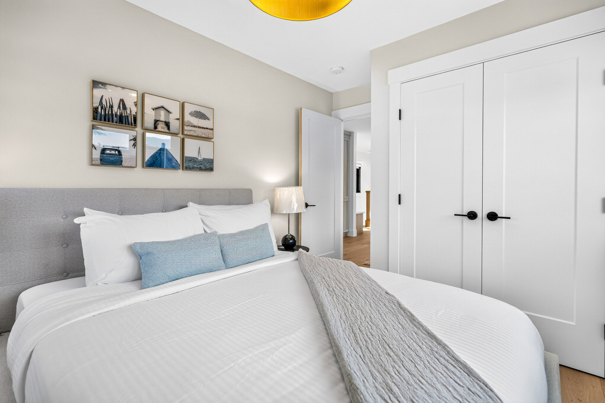 Queen Bedroom | Closet Space