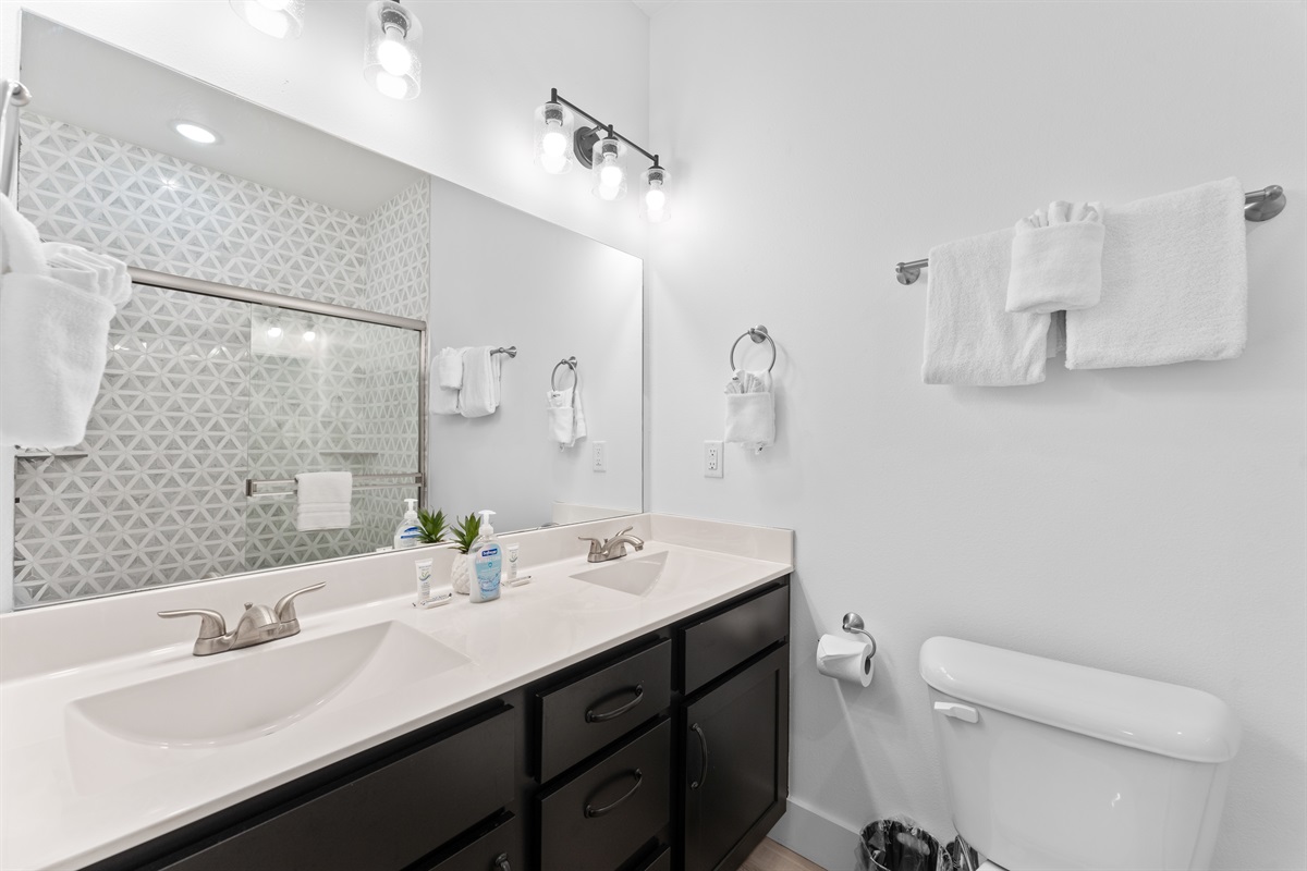 Main Level King Bath