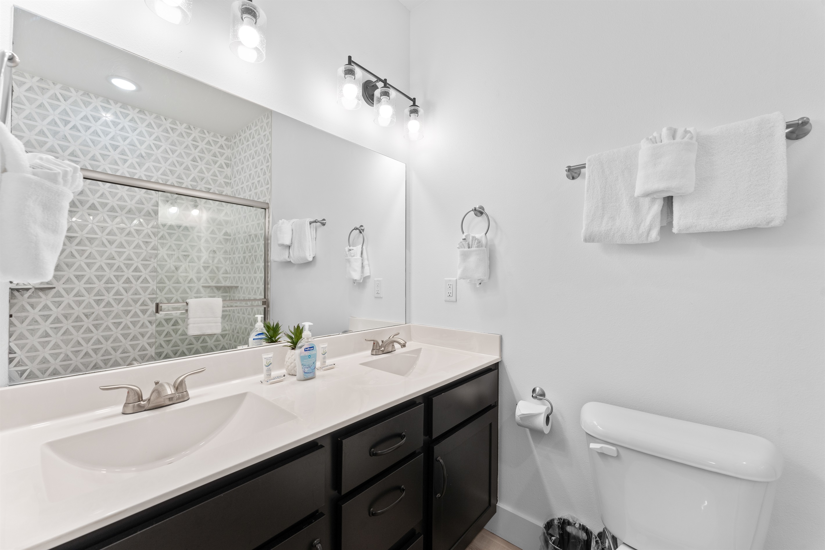 Main Level King Bath