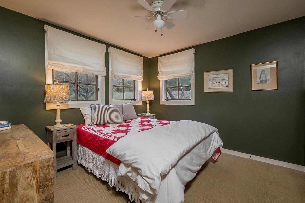 BR 4- Queen Guest Bedroom