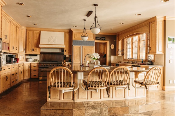 3 kitchens 2 fully stocked