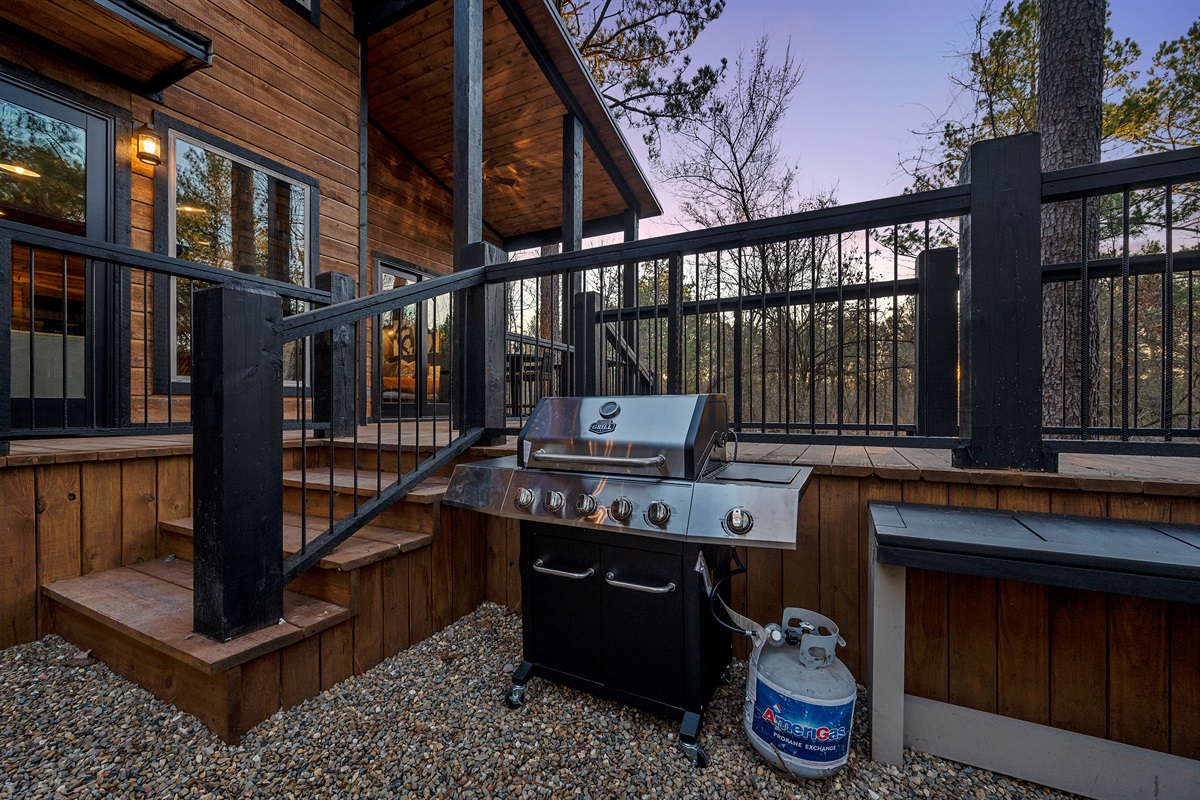 Fire up the grill and enjoy dinner surrounded by the trees.