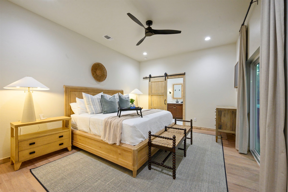 Spacious king retreat with ensuite bath + soft neutral tones 🛏️