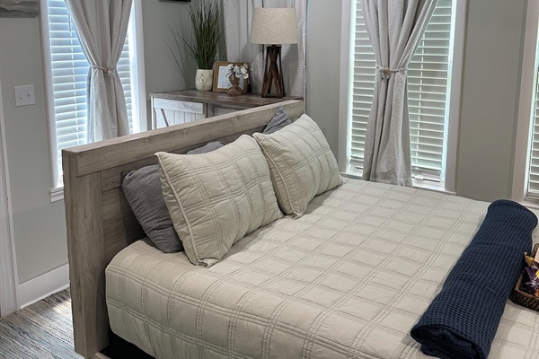 queen bedroom with quality bedding