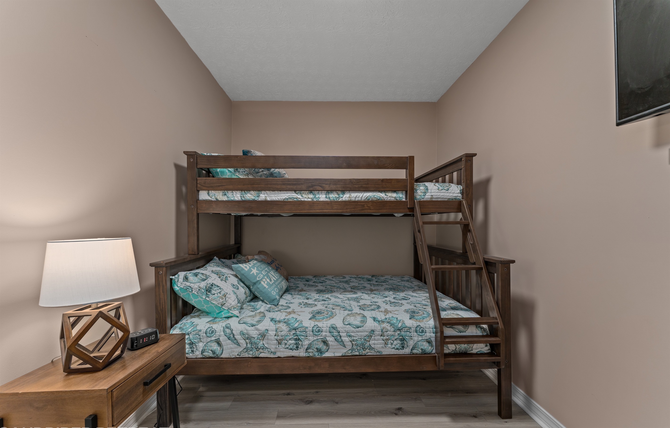 bunk bed room