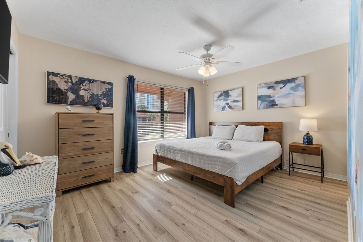 2nd bedroom with king bed