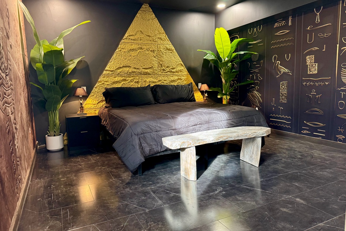 Egypt rm. extra large room with en-suite full bath.