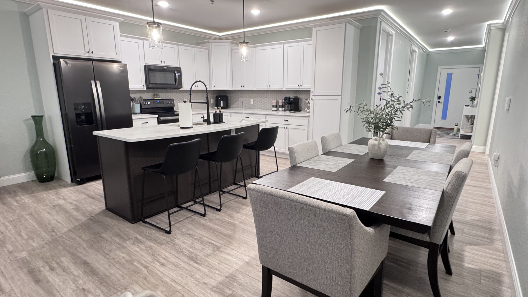 Large open concept and fully stocked kitchen with plenty of seating and entertainment.
