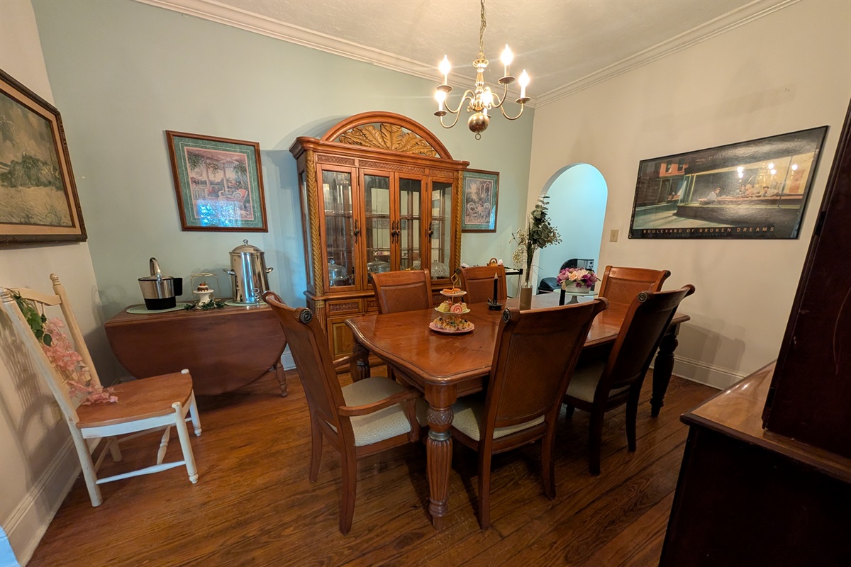 Dining room with 6 places