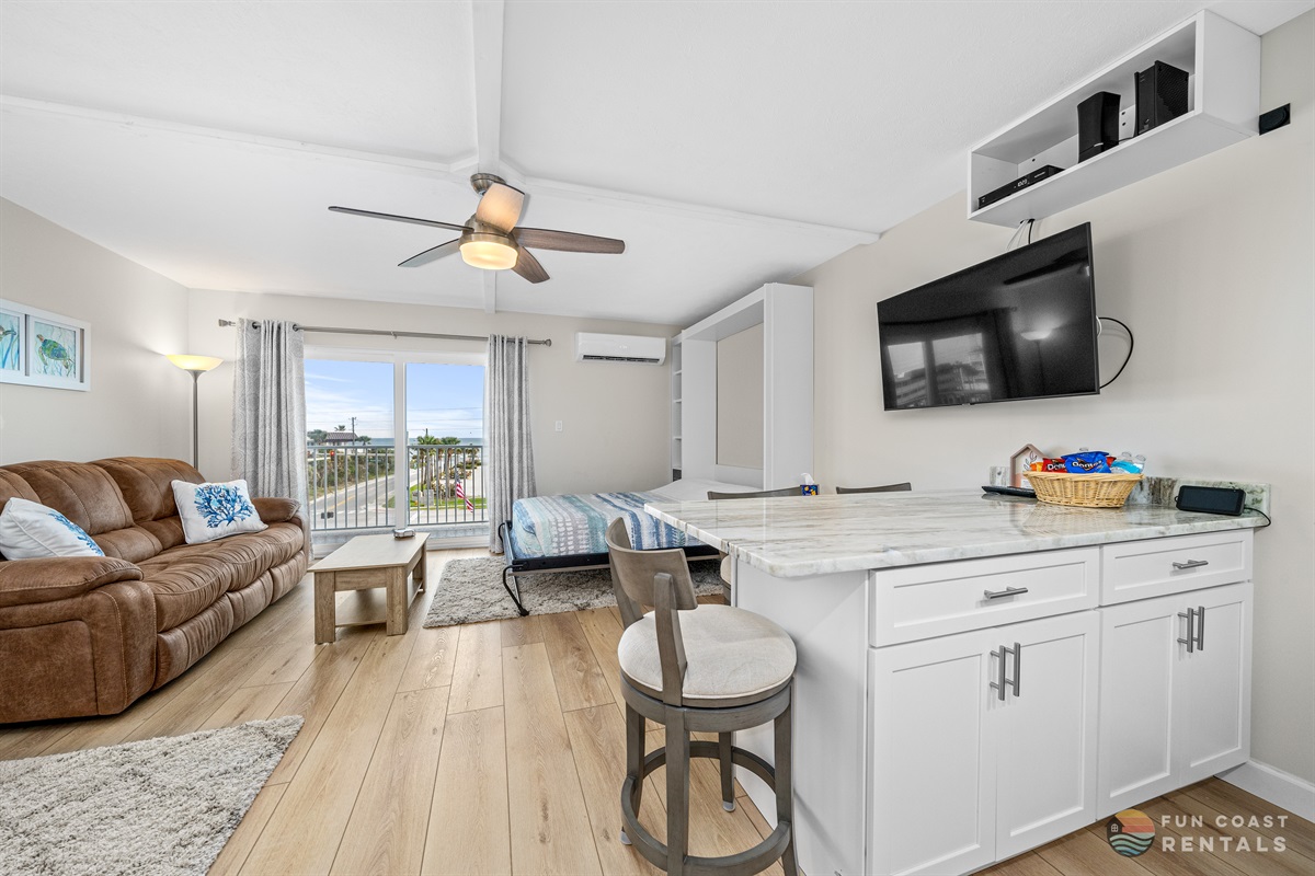 Living Room/Sleeping Area with 4th Floor Ocean View!