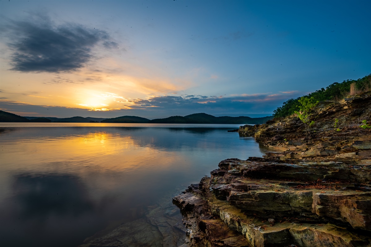The property is just a short drive to Broken Bow Lake