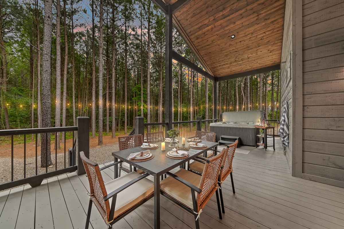 Outdoor dining for 6 to enjoy meals or play games.