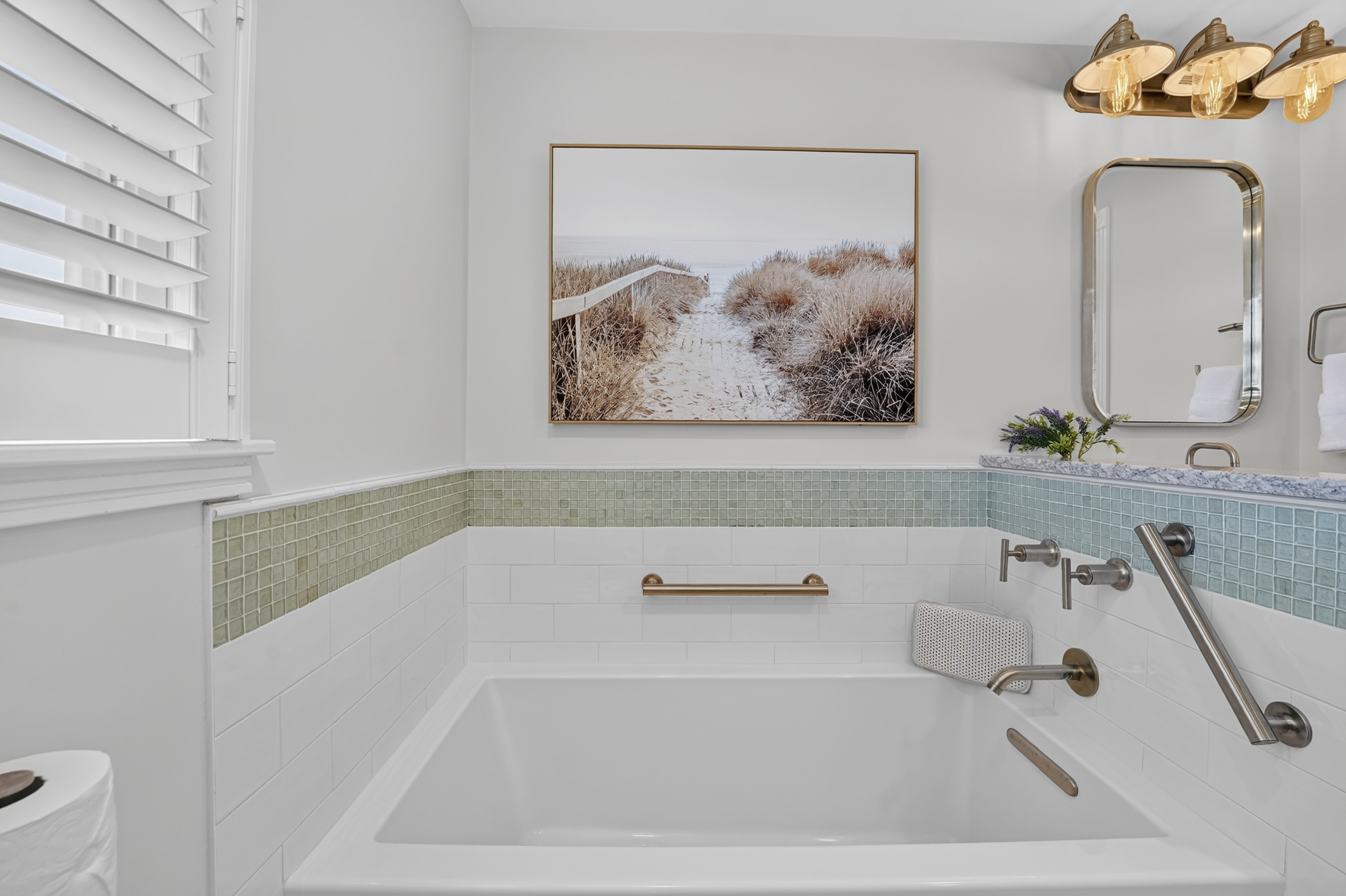 Relax and refresh in the bathtub after a full day enjoying the beach.