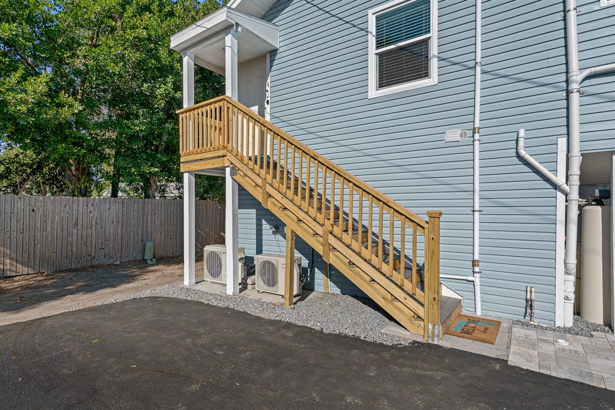 Feel welcome and at home when your reach the property! This cozy entryway will welcome you to your home away from home! Inquire now!