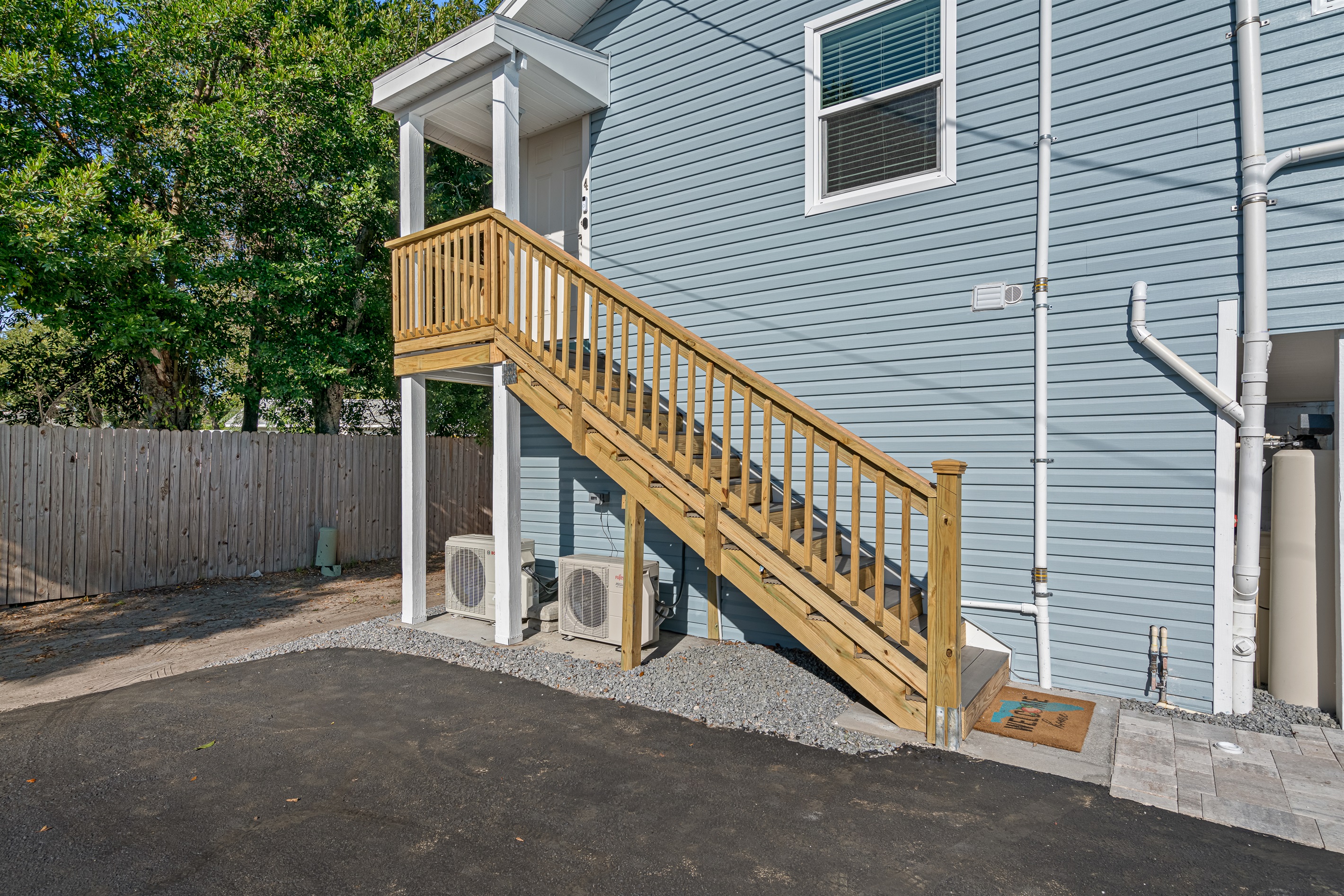 Feel welcome and at home when your reach the property! This cozy entryway will welcome you to your home away from home! Inquire now!