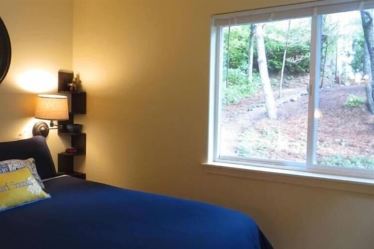 Bed nook with Window