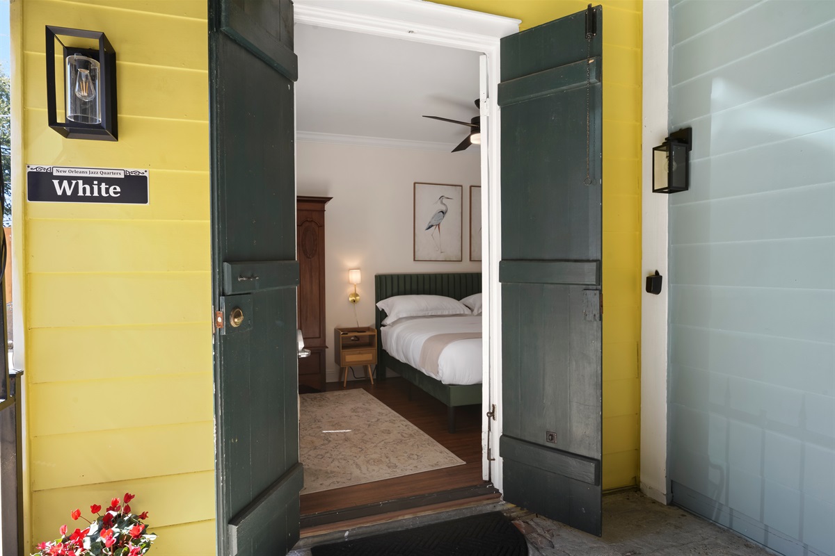 Entrance to the White Guesthouse
