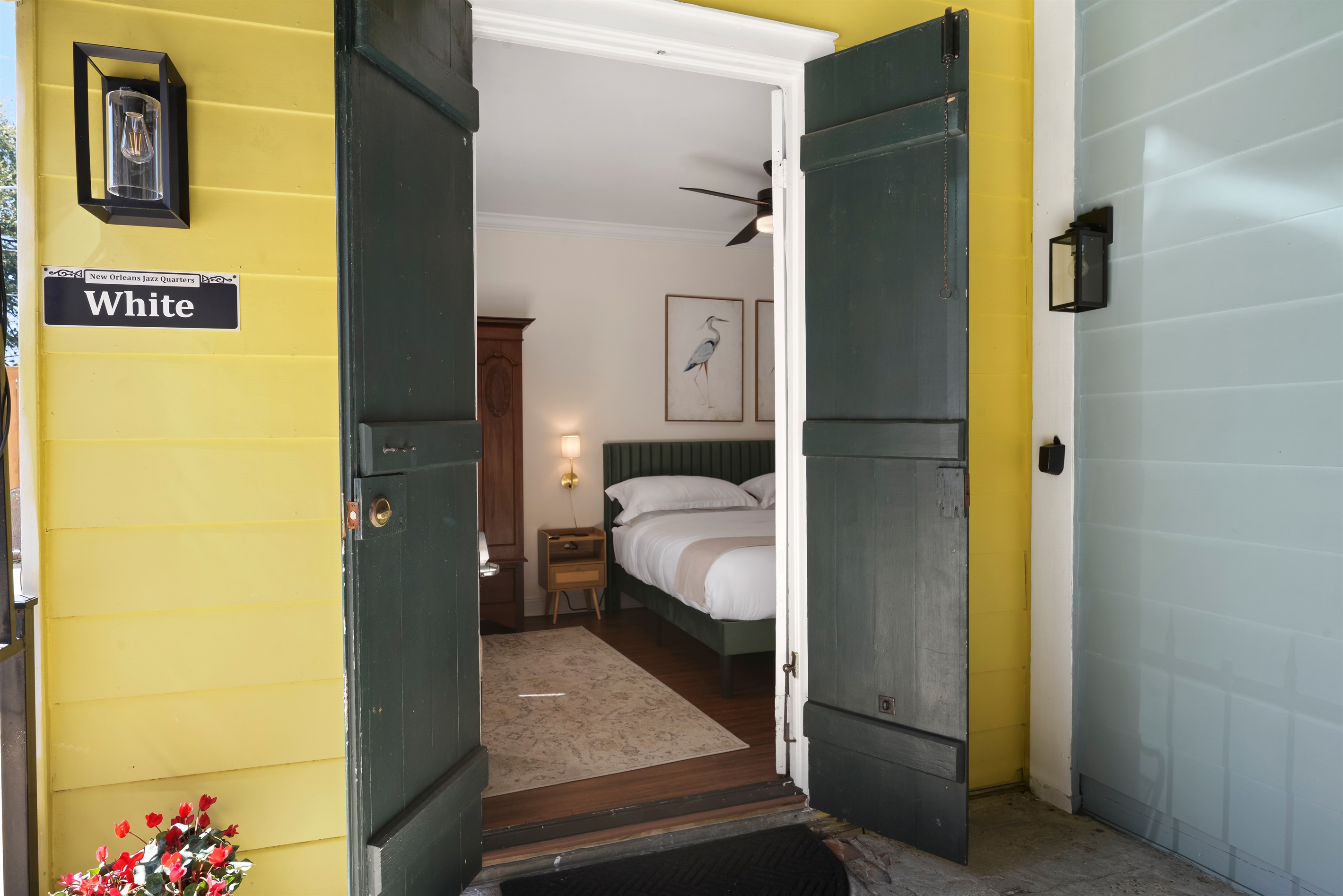 Entrance to the White Guesthouse