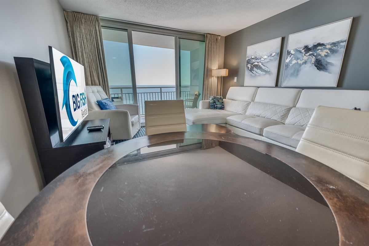 Living Room with Stunning Views🌊☀️