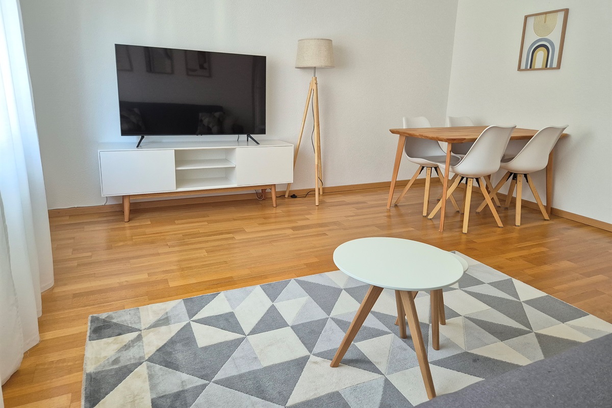 Living room with smart TV incl. Netflix Premium