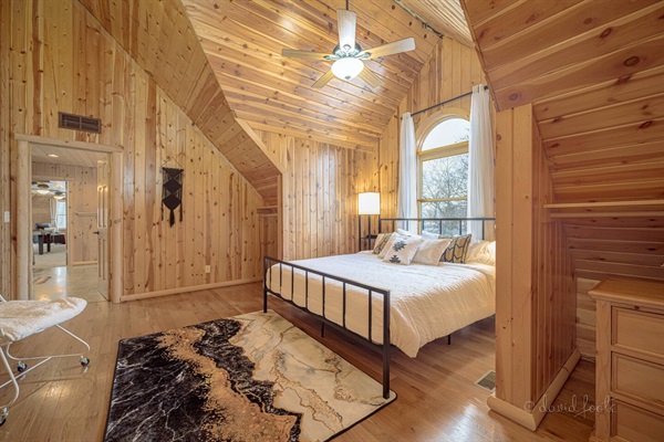 Upstaris Bedroom with King and Jack and Jill Bathroom