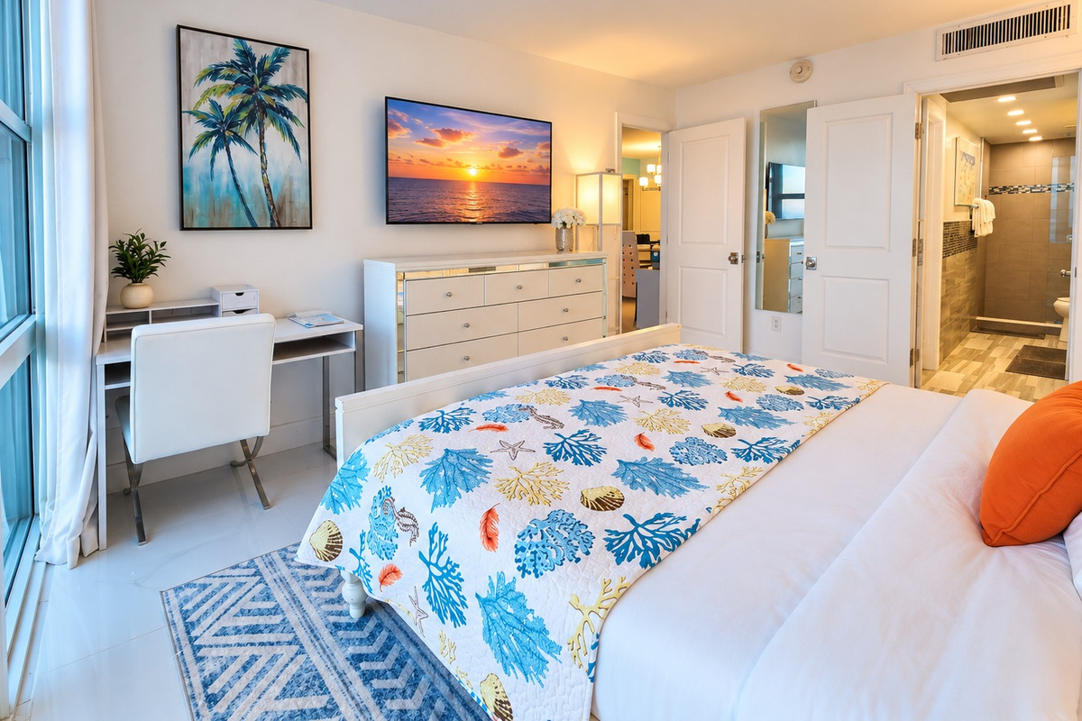 En-suite bedroom - King bed