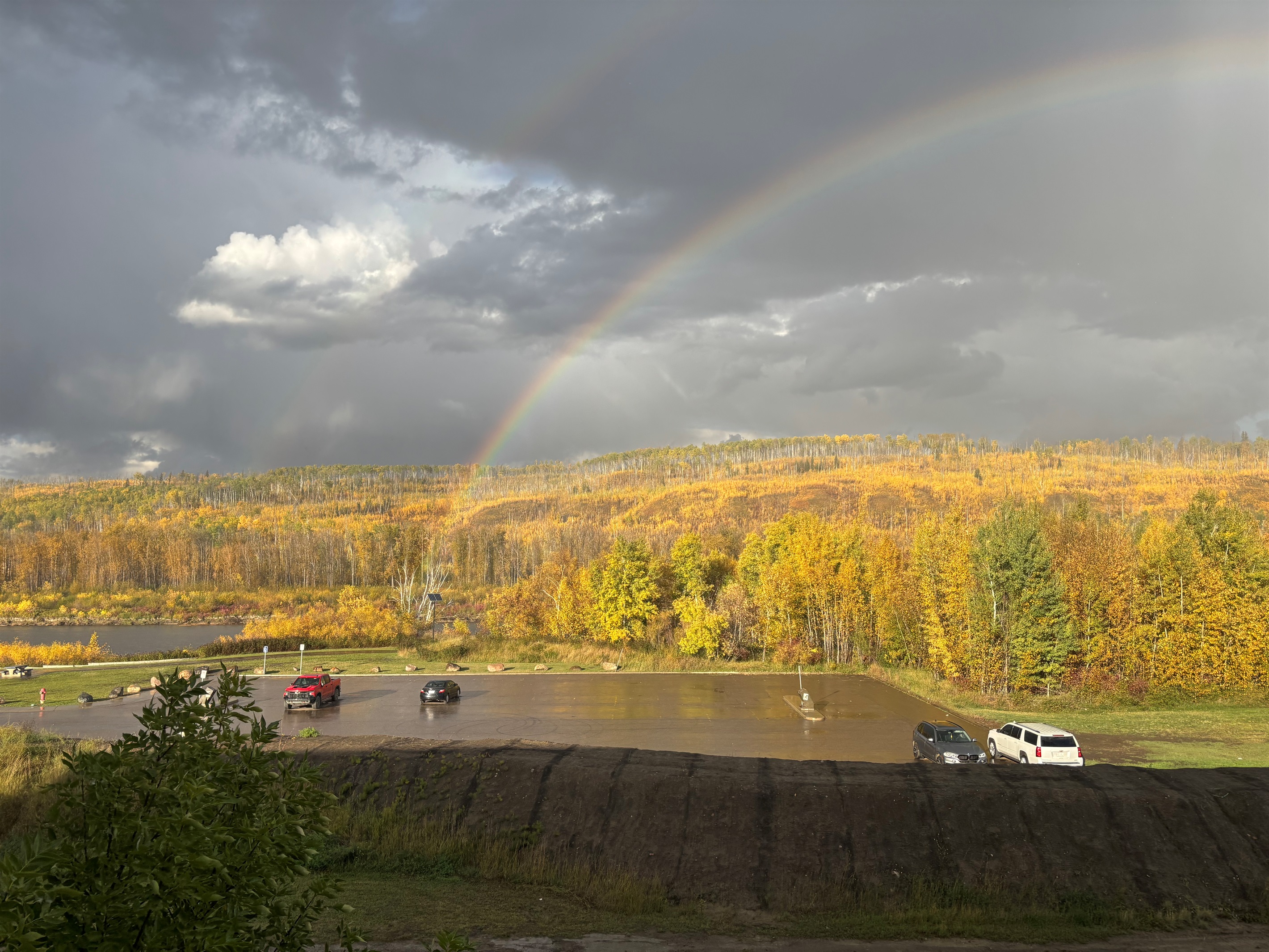 River views from wraparound balcony