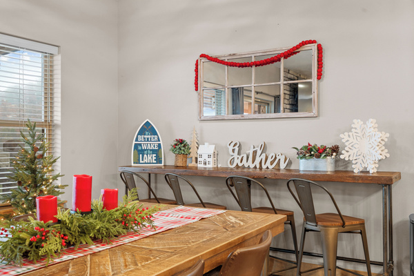 Additional dining space - great for adults and kids!