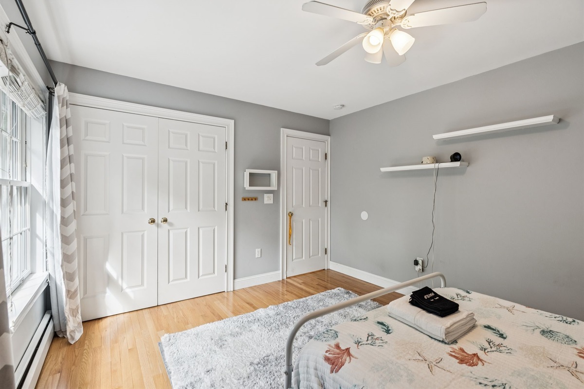 Bedroom #4 (Queen)