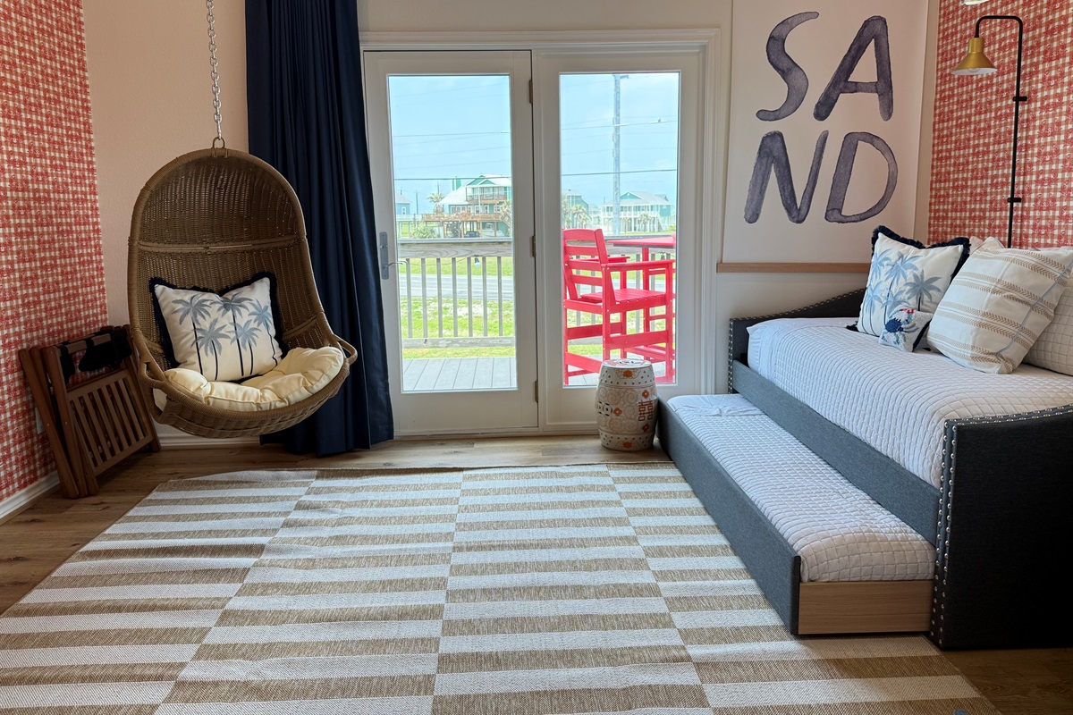 Hang out in the chair swing while listening to tunes, or read a book on the Bay Deck watching the sun set. Black out curtains! 