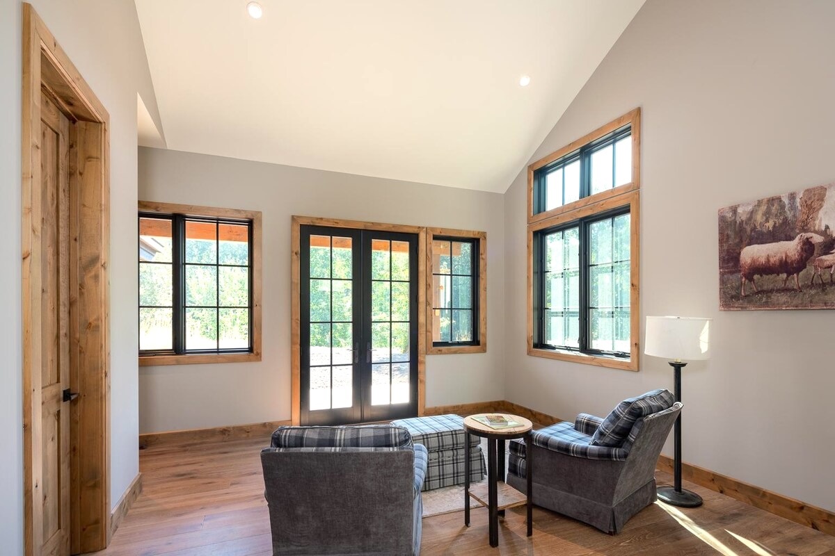 BR 1- access to patio