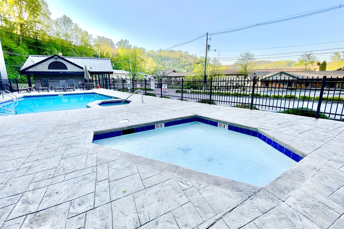 Pool, hot tub & baby pool open in season