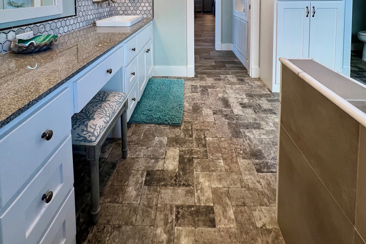 Crystal Paradise Bathroom 2 Ensuite: Guests will appreciate the sleek vanity, complete with storage and a large mirror for added convenience.