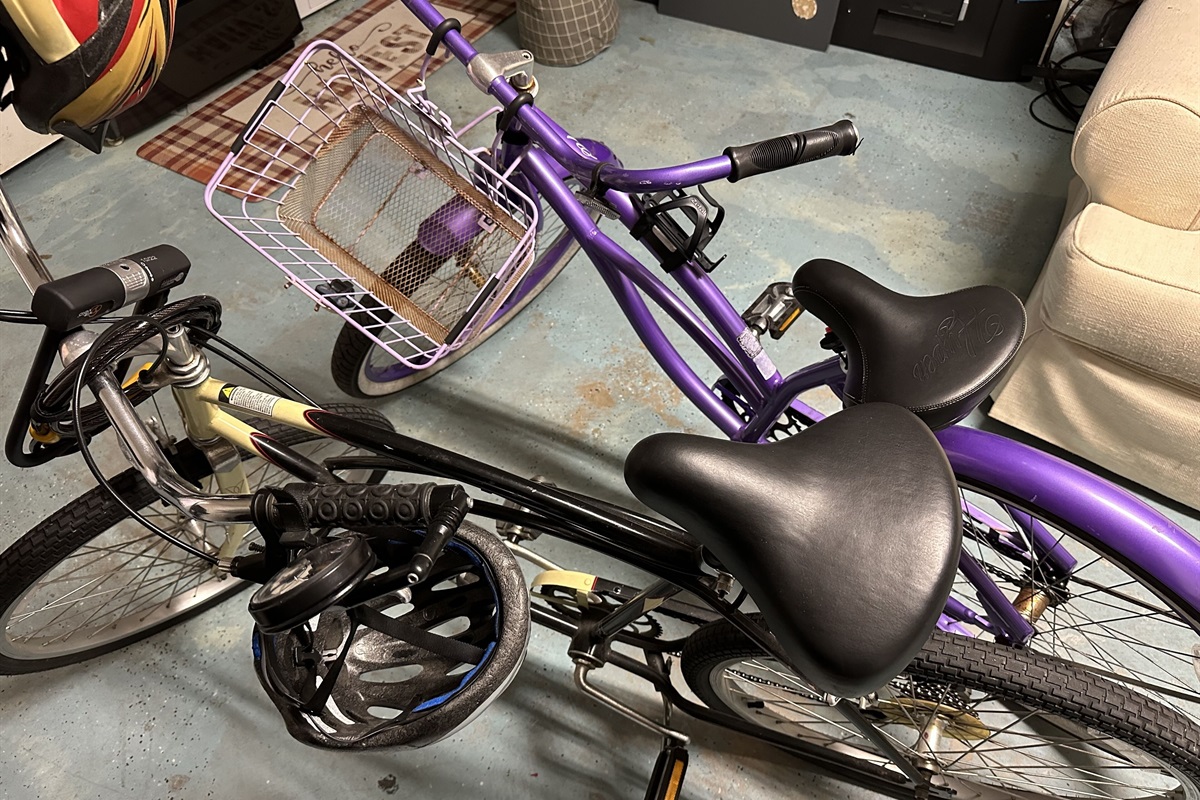 2 beach cruisers to use. Make sure you use it at your own risk. Lock them up.