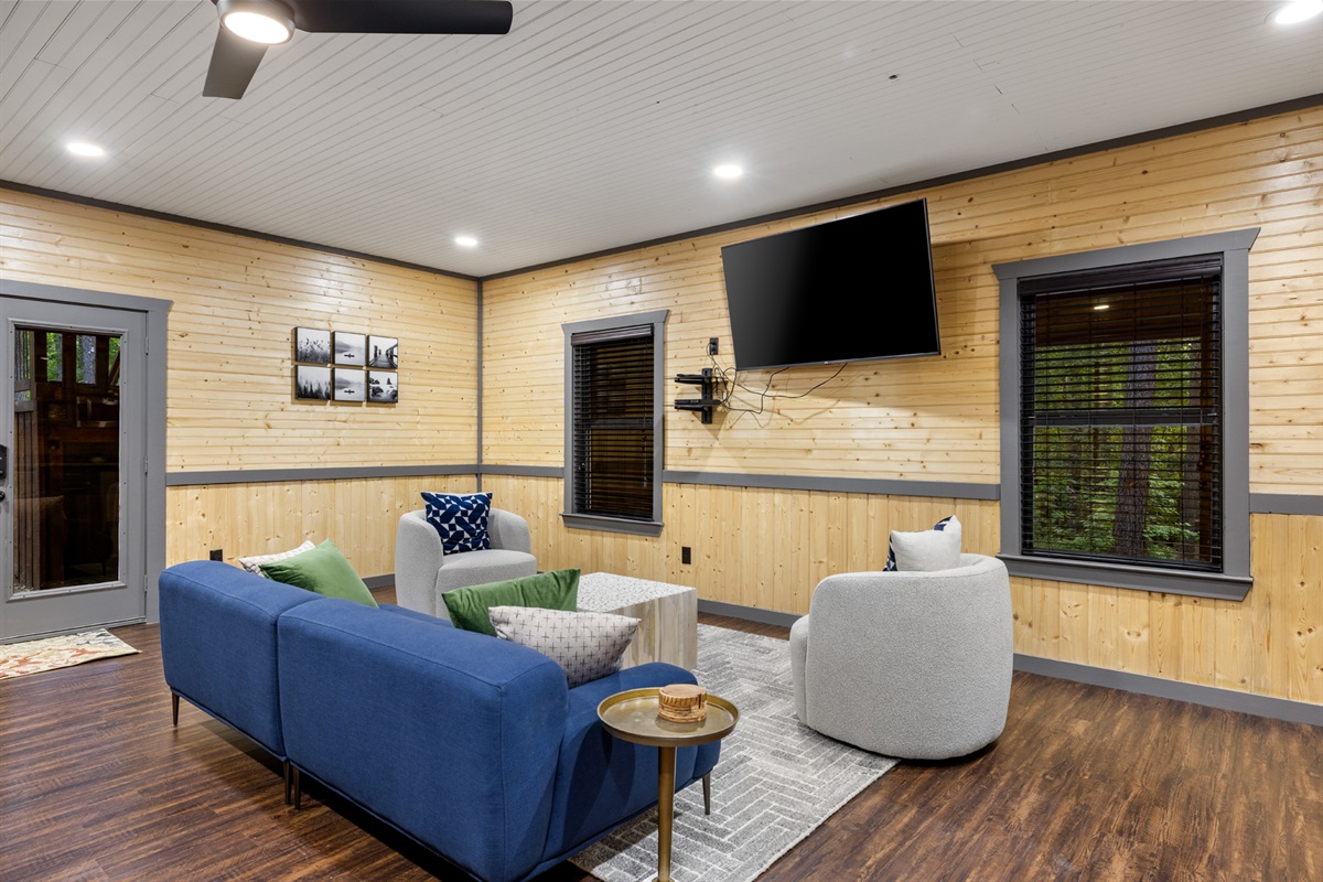 Madison Arbor's Game Room: pool, bar, games, movies. Nostalgia, competition, relaxation—enjoy it all!